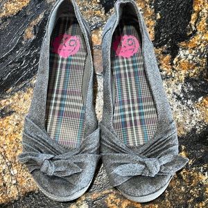 Slip on feels like a wool blend, gray Preloved good condition size 10